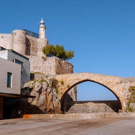شقة Sea Views In The Heart Of The Old Town كاسترو أورديالس المظهر الخارجي الصورة