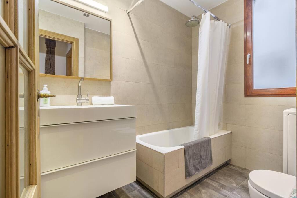 شقة Sea Views In The Heart Of The Old Town كاسترو أورديالس المظهر الخارجي الصورة