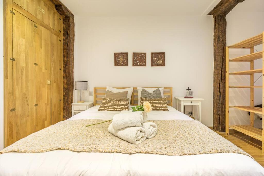 شقة Sea Views In The Heart Of The Old Town كاسترو أورديالس المظهر الخارجي الصورة