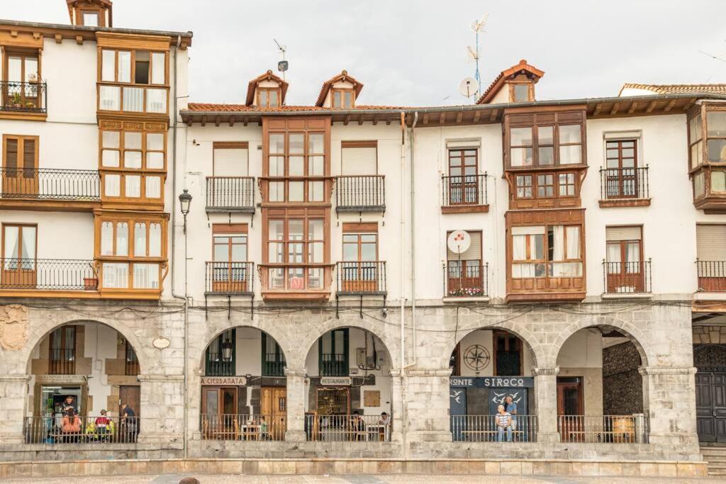 شقة Sea Views In The Heart Of The Old Town كاسترو أورديالس المظهر الخارجي الصورة