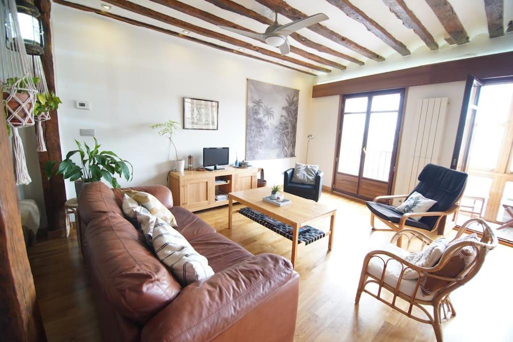 شقة Sea Views In The Heart Of The Old Town كاسترو أورديالس المظهر الخارجي الصورة