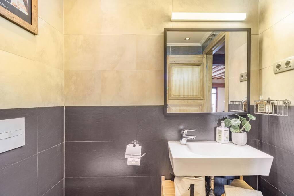 شقة Sea Views In The Heart Of The Old Town كاسترو أورديالس المظهر الخارجي الصورة