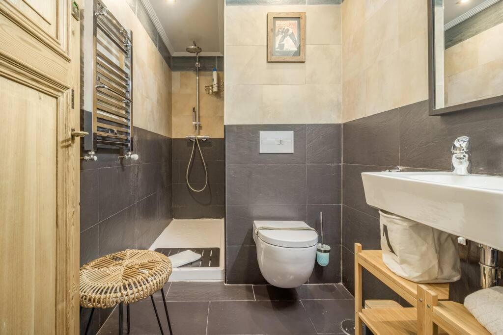 شقة Sea Views In The Heart Of The Old Town كاسترو أورديالس المظهر الخارجي الصورة