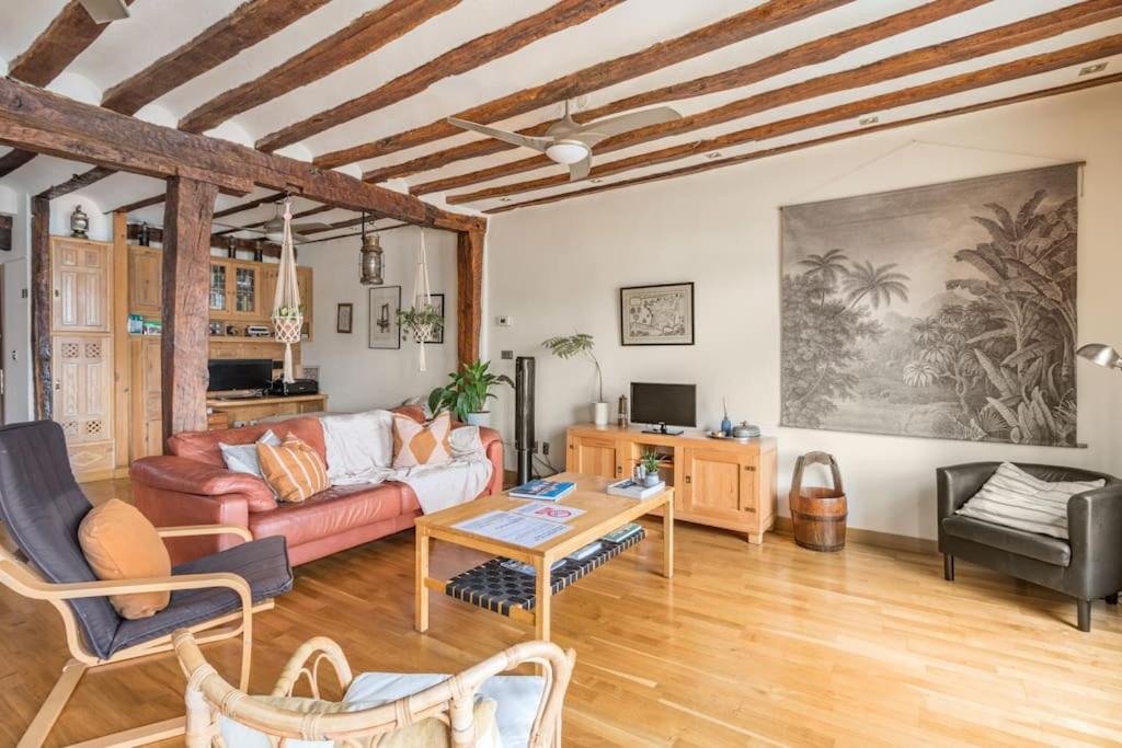 شقة Sea Views In The Heart Of The Old Town كاسترو أورديالس المظهر الخارجي الصورة