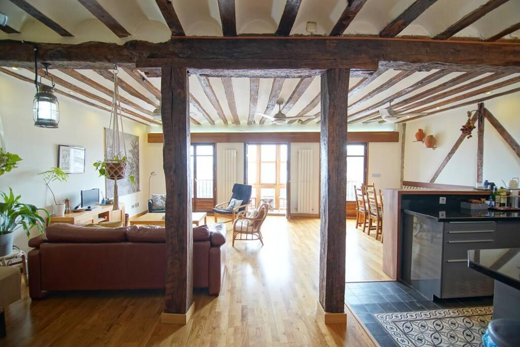 شقة Sea Views In The Heart Of The Old Town كاسترو أورديالس المظهر الخارجي الصورة