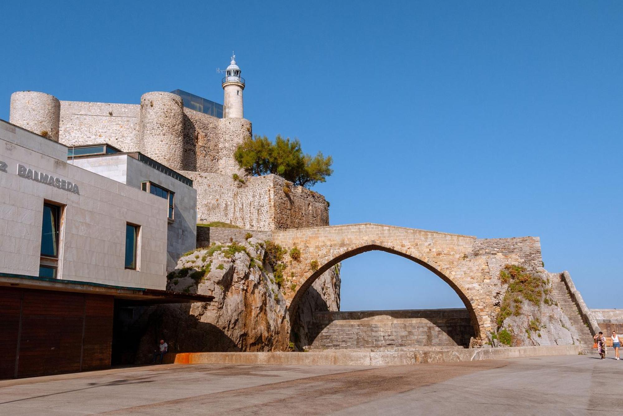 شقة Sea Views In The Heart Of The Old Town كاسترو أورديالس المظهر الخارجي الصورة