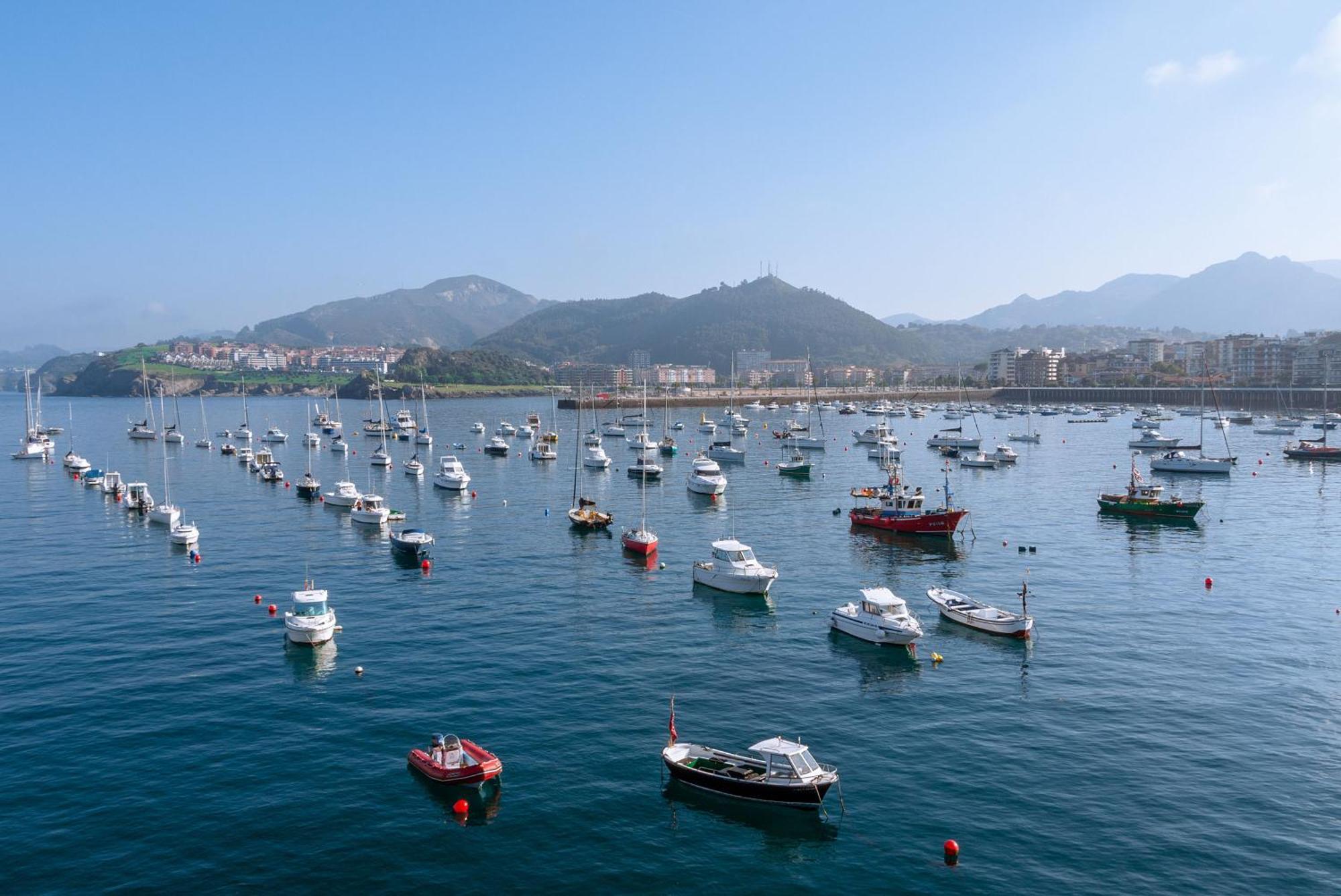 شقة Sea Views In The Heart Of The Old Town كاسترو أورديالس المظهر الخارجي الصورة